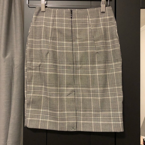 H&M Grey Mini Skirt - Picture 2 of 3